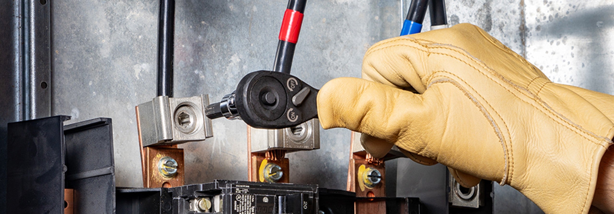 JUEGO DE DADOS
DE PUNTA
HEXAGONAL
CON ESTUCHE
MODBOX™