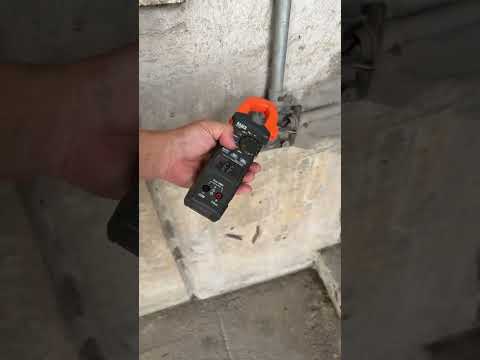 ¿Sabías que puede hacer esto? con doble pantalla Detecta voltaje sin contacto. - Mod. CL490