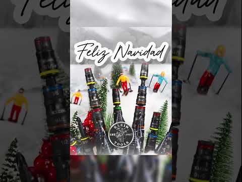 ¡Feliz Navidad! 🎄les desea Klein Tools 🎅🏻🎁
