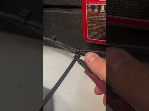 Perfecta para cortar esas molestas puntas en los cinchos.